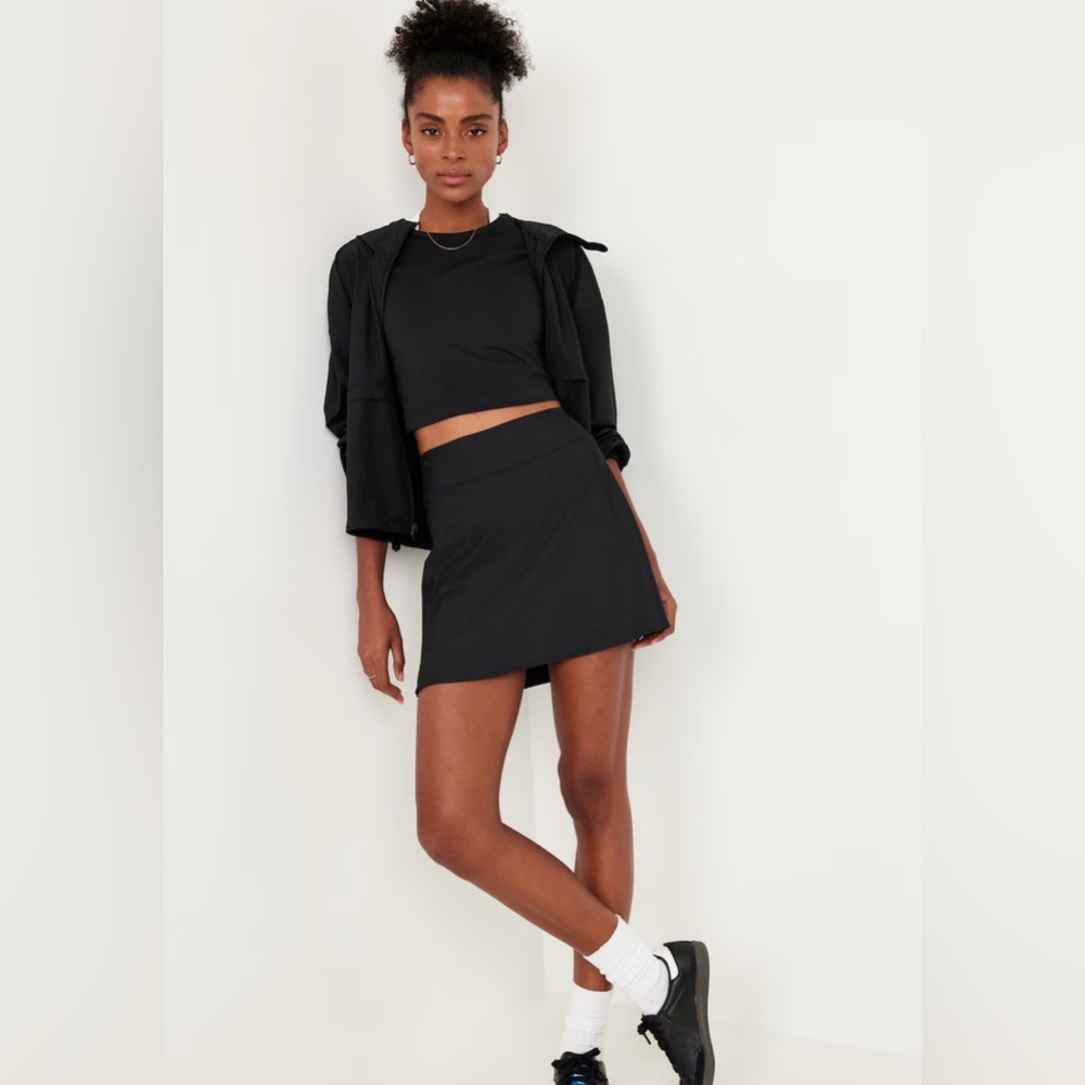 Old Navy Stretch Dry Quick 4-Way Stretch Black Skort Sz Medium Zip Pockets NWT